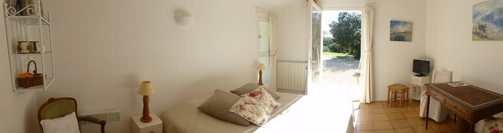 La Tangana Bed & Breakfast Rognes Room photo